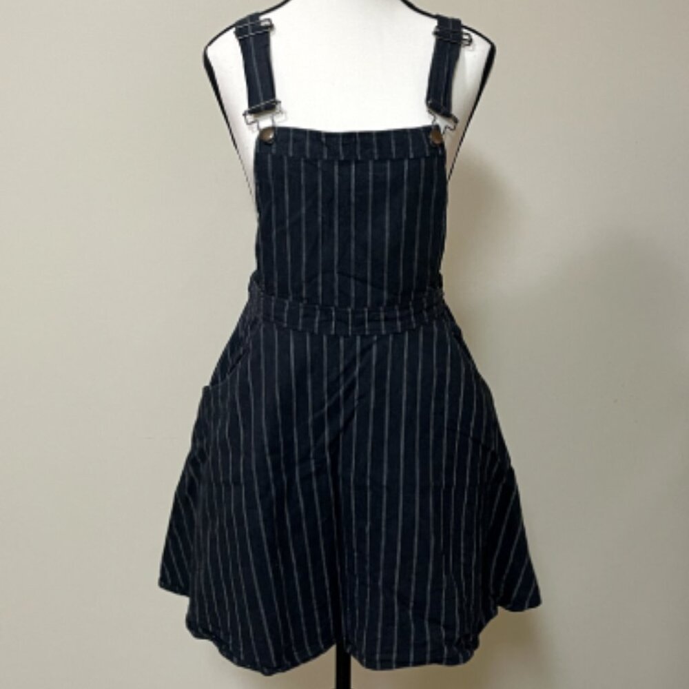 SOLD‼️‼️ Xhilaration gray and white overall skirt